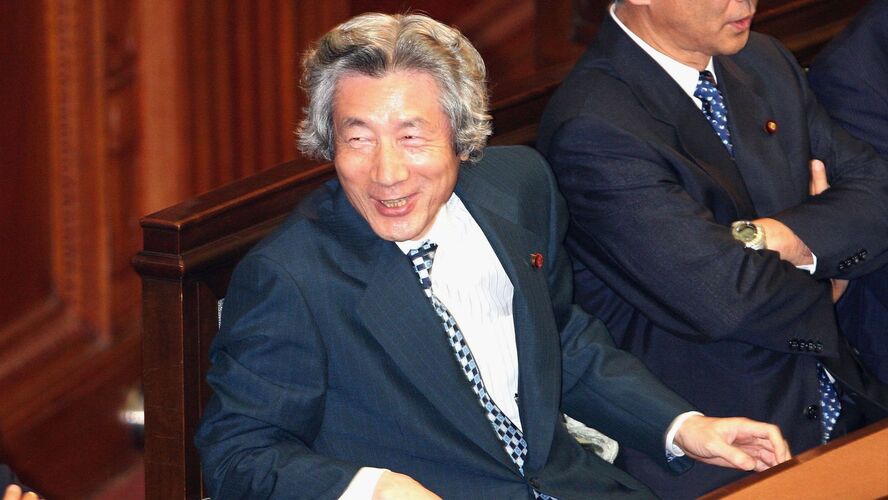 Le Ministre fédéral aux affaires étrangères Henry Takajiwa (PUR-GUN), siégeant sur le banc des ministres dans le Sénat de la Grande République, durant la présentation de la feuille de route du cabinet Celenza I, par le Premier Ministre fédéral Aureliano Celenza, à Columbia, le 6 septembre 2019. Le Ministre fédéral aux affaires étrangères Henry Takajiwa (PUR-GUN), siégeant sur le banc des ministres dans le Sénat de la Grande République, durant la présentation de la feuille de route du cabinet Celenza I, par le Premier Ministre fédéral Aureliano Celenza, à Columbia, le 6 septembre 2019.