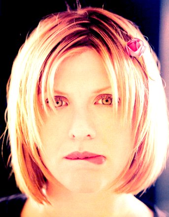 http://www.geocities.com/courtneylove6/courtney_love.jpg