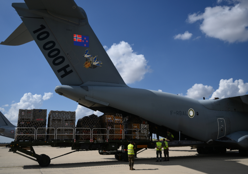 avion de transport de l'aide humanitaire