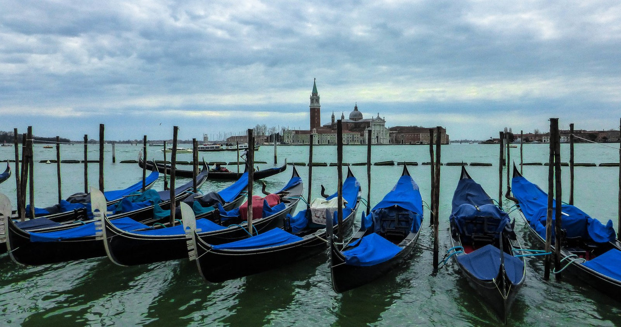 blue-gondolas-lockdown.jpg