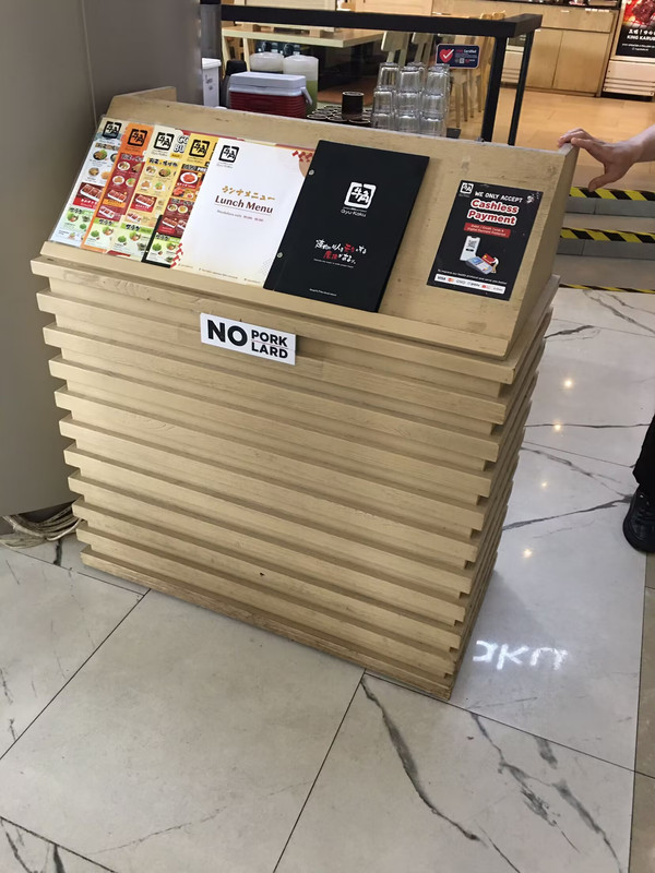 02E9B5E8AA19F5F5593AAAB5DF0B6A96