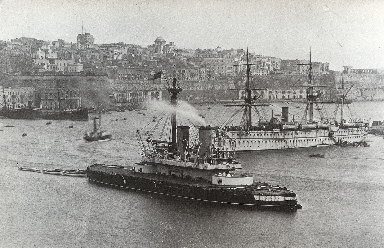 HMS тип Euphrates на Мальте-1