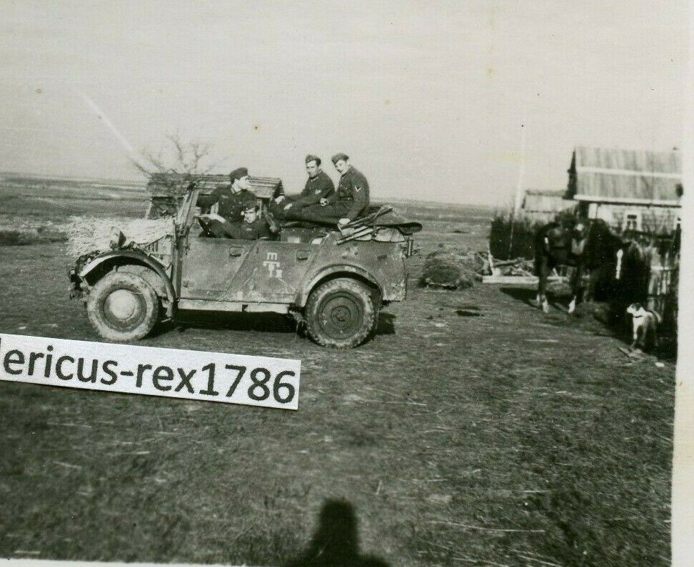 Foto Artillerie Rgt 92 Ostfront Kübelwagen PKW Horch mit Kennung Wappen.