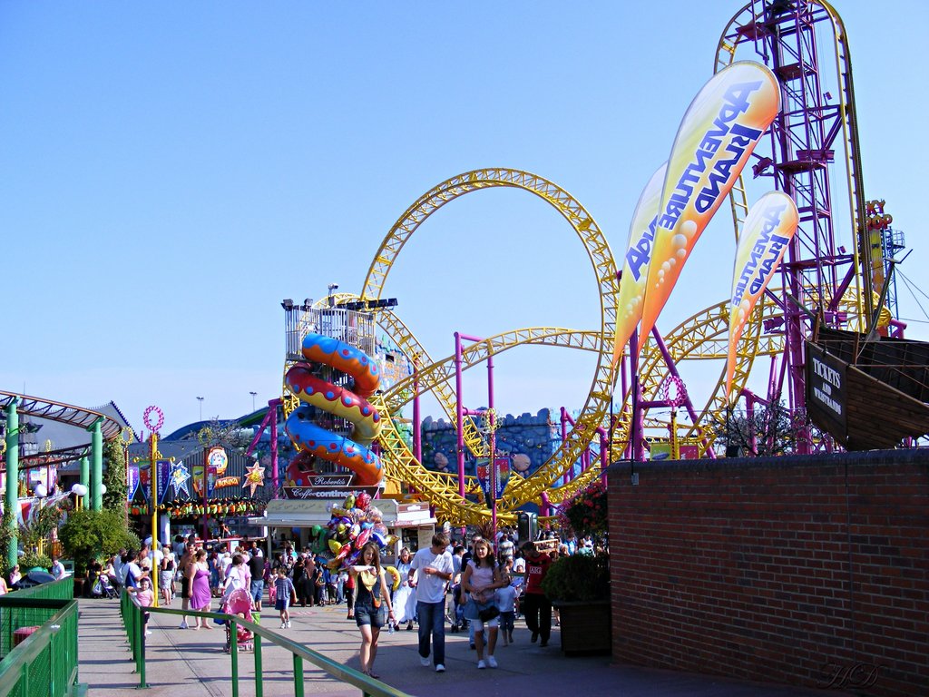 UK-seaside-fairground-2-HD.jpg