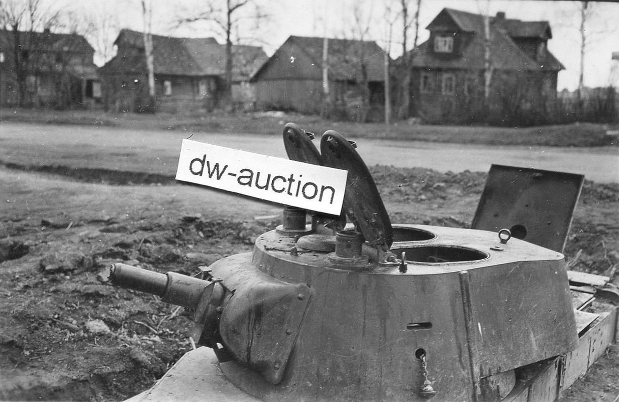 (ЦС)_(Romanovo_У?)_eingegrabener Panzer Turm als Bunker in Roman