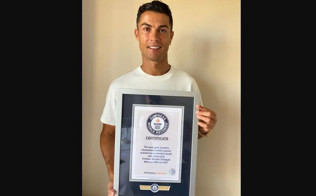 Cristiano Ronaldo alcanza el récord Guinness Cristiano Ronaldo alcanza el récord Guinness