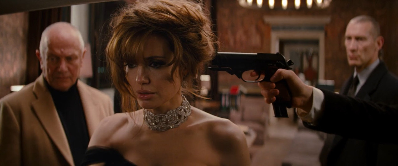 The Tourist 2010 BluRay [Hindi + Tamil + Telugu + English] 480p, 720p ESub Screenshot