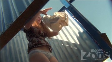 [Image: Voyeur30245135220.jpg]