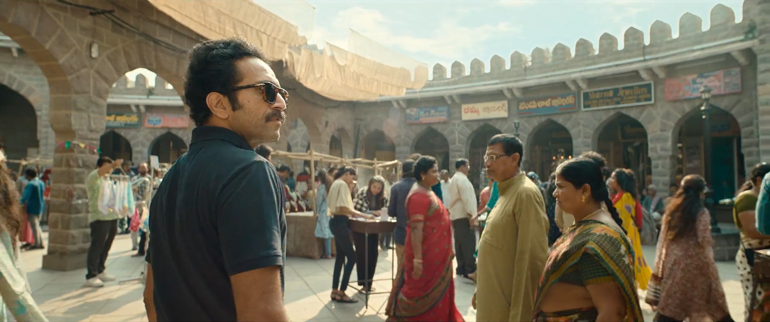 Robinhood 2025 WebRip [Hindi + Telugu] 480p 720p 1080p ESub Screenshot
