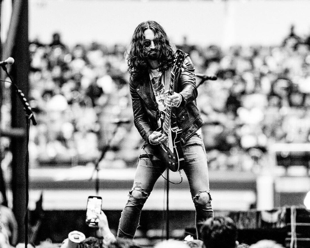Frank Sidoris performing