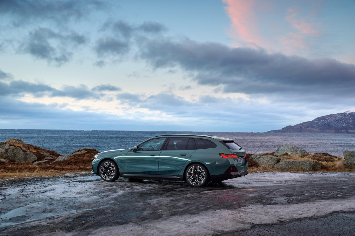 P90537285_highRes_the-new-bmw-i5-edriv