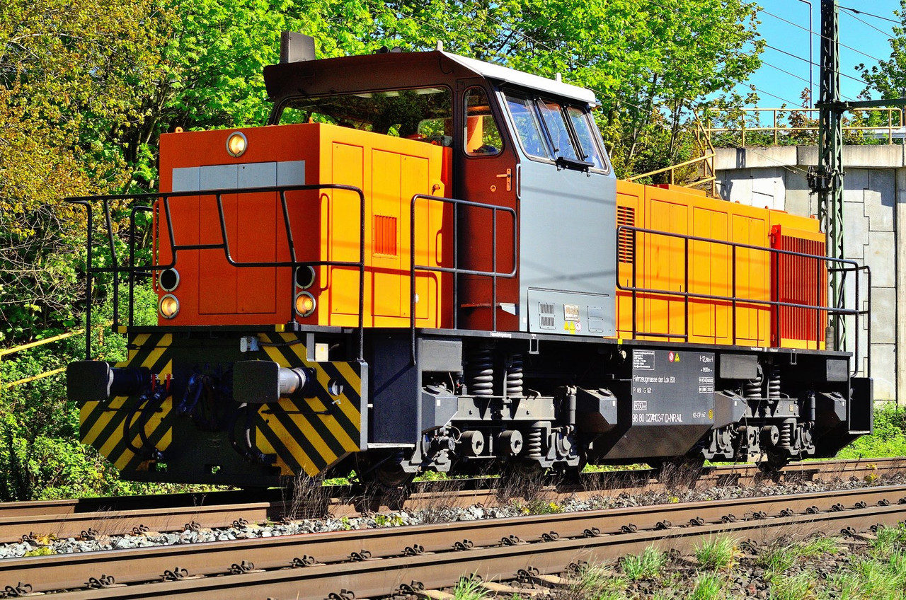 274 103