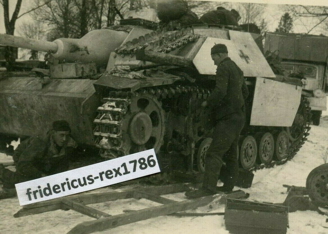 Foto HKL 1944 Pz Jäg Sturmgeschütz StuG III Saukopfblende Seitenschürze,