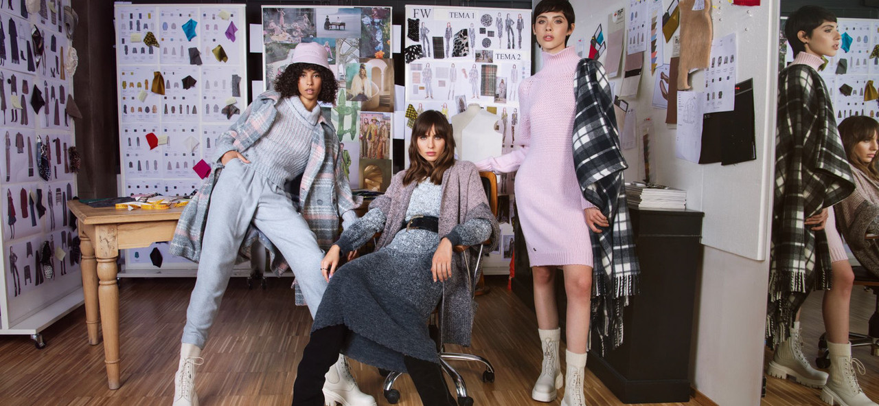 Manila Grace, la FW22 è un viaggio dietro le quinte dove accade la magia Manila Grace, la FW22 è un viaggio dietro le quinte dove accade la magia