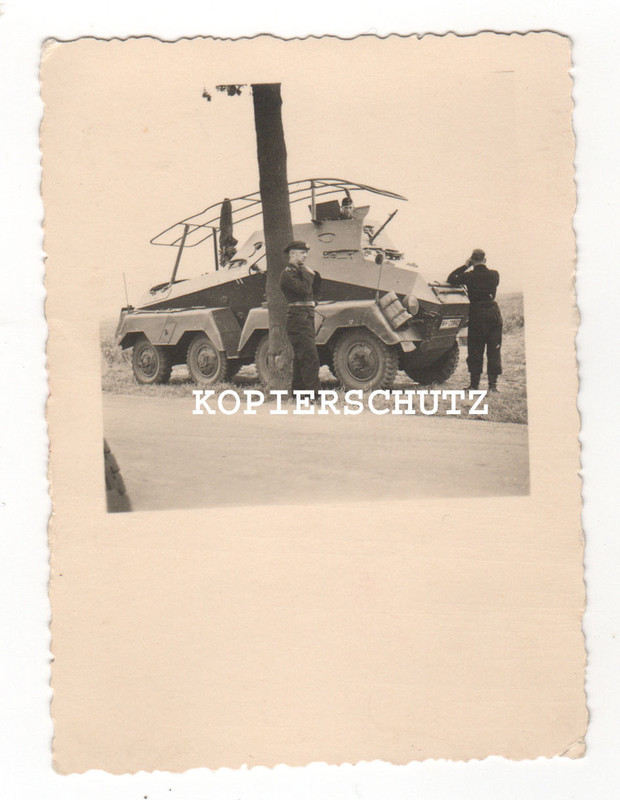 Altes Foto 8- Rad Panzerspähwagen mit Funkantenne