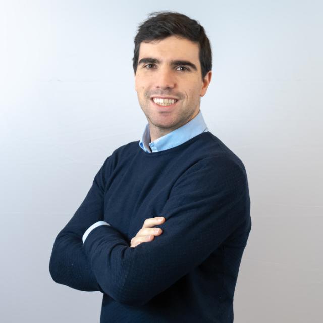 Dr. Sergio Irazusta en la clínica