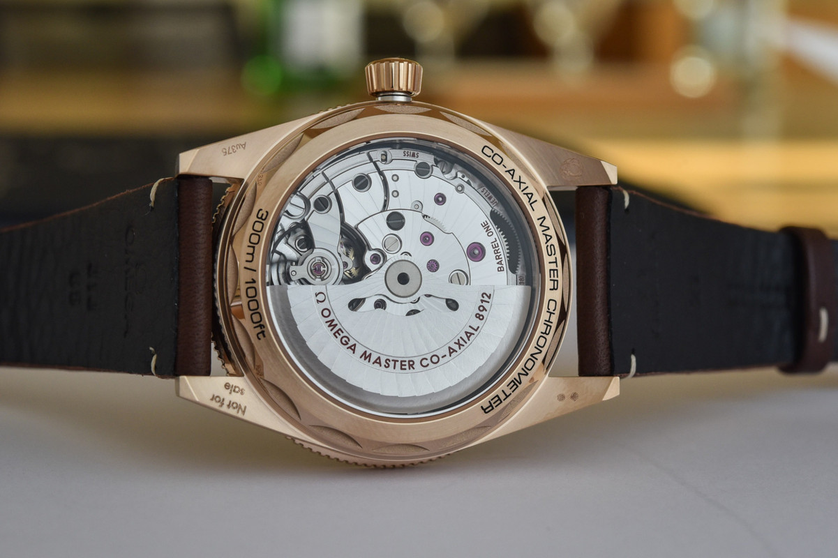 2021-Omega-Seamaster-300-Bronze-Gold-234.92.41.21.10.001-1-2048x1364