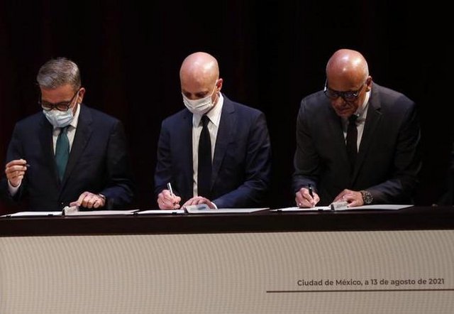 Firma de memorando de entendimiento entre chavismo y oposción Firma de memorando de entendimiento entre chavismo y oposción