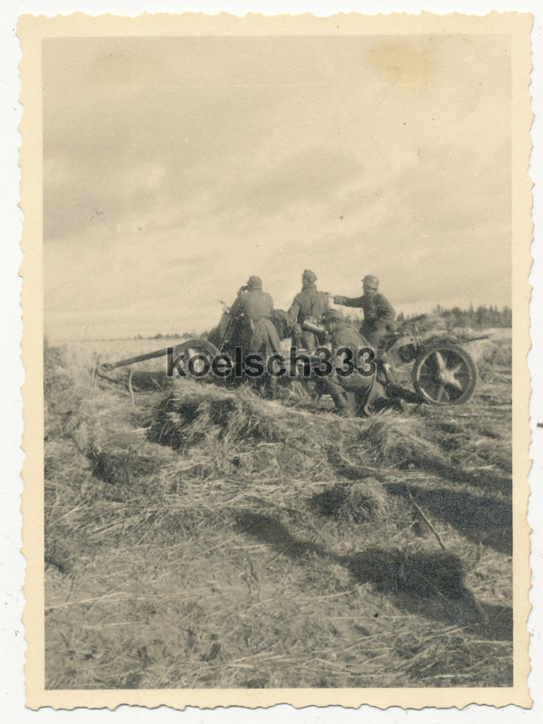 Foto Panzerjager am 7 5cm Pa K Geschutz beobachten den Feind an der Ostfront 1942