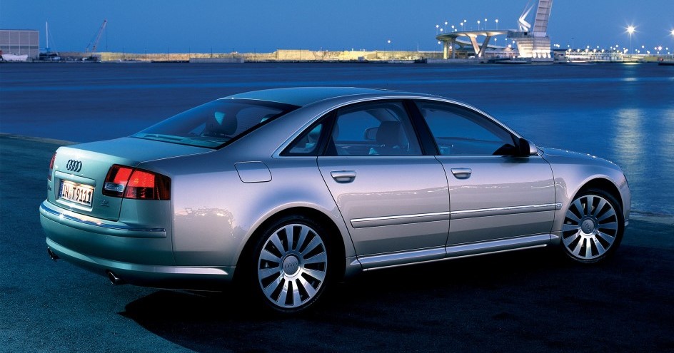 Audi-A8 3.7 quattro (D3)