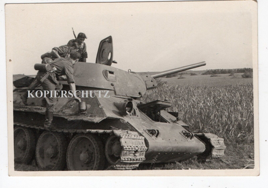 Russland 1941 Treffer zerst. Panzer Tank Sturmgeschütz SDkfz Soldat Gewehr