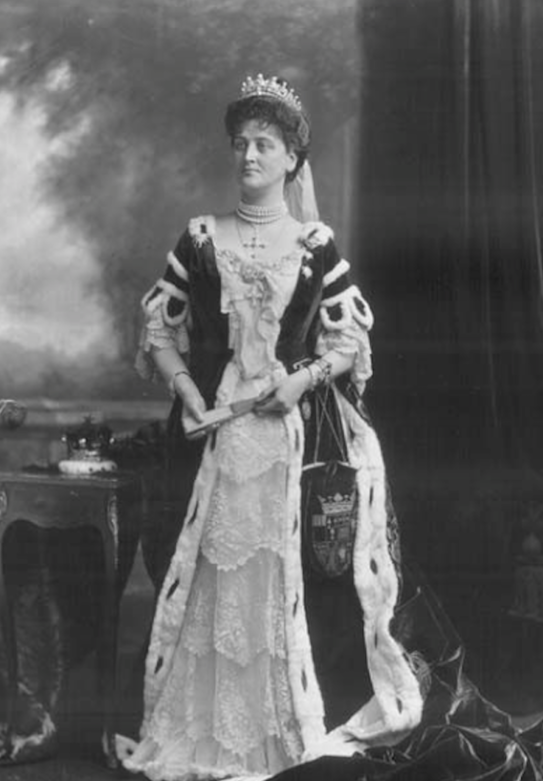 1902-elizabeth-harriet-med