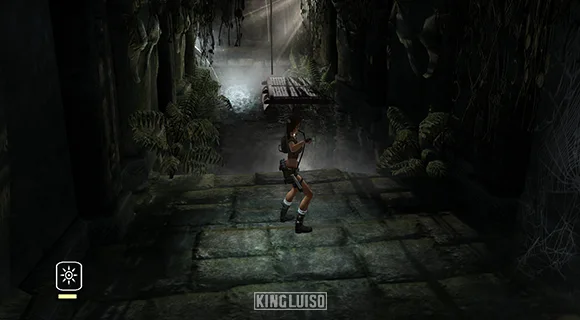 Lara utilizando la herramienta del garfio magnético para atraer una balsa metálica. Lara Croft utilizando el garfio magnético para jalar una balsa al otro lado del rio dentro de un antiguo templo en Ghana