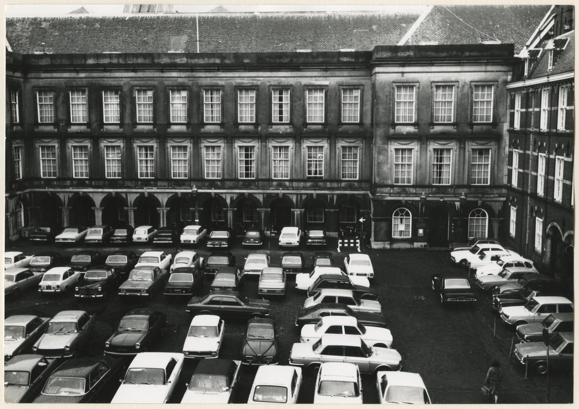 Binnenhof-jaren-70-01.jpg