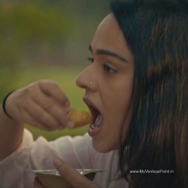 paani-poori-eating-apoorva-arora-in-family-aaj-kal-2024
