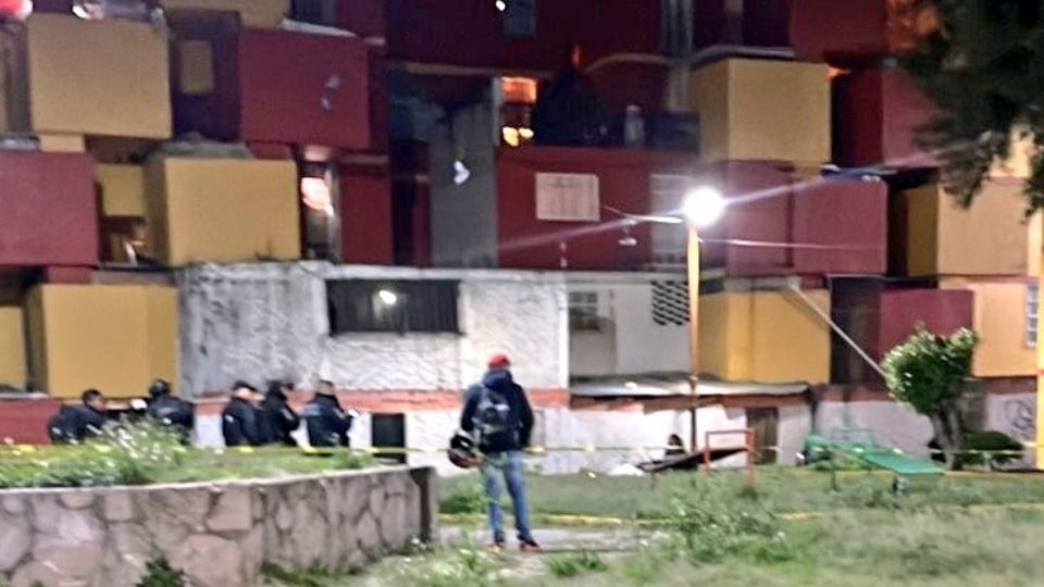 Le dieron 3 balazos en la cabeza: Sicarios ejecutan a motociclista en unidad del Edomex