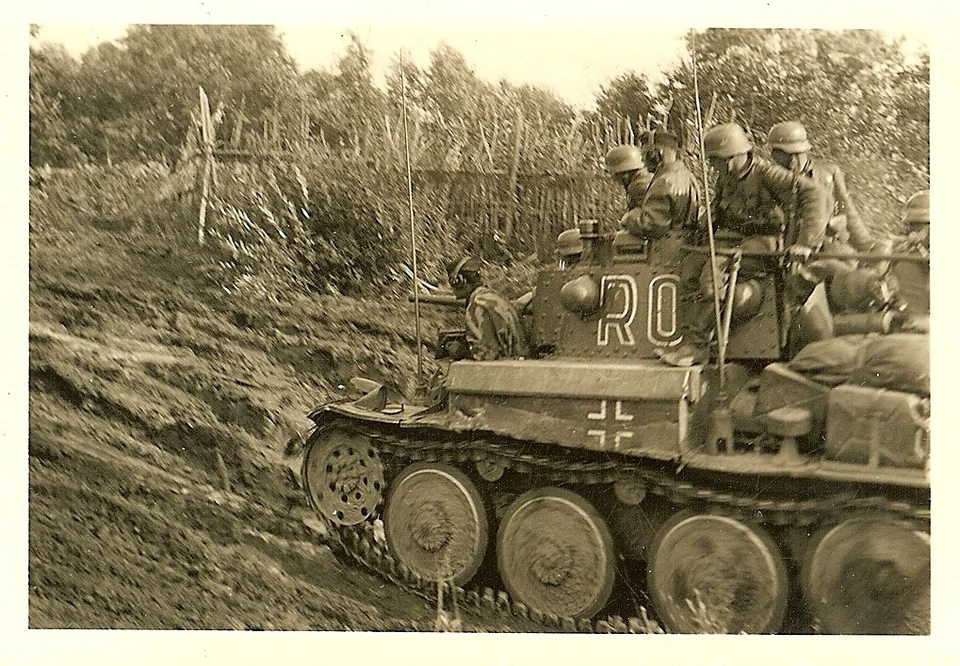 RARE 19 Panzer Division Pzkw 38(t) Panzer Tank w Troops DEMJANSK Russia (1)