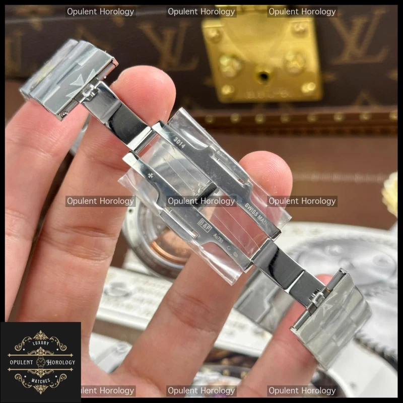 Vacheron Constantin Overseas Ultra-Thin 2000V White Dial 40mm Automatic Watch - Super Clone