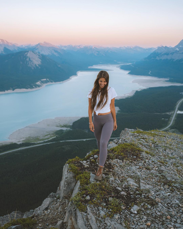 37625068_1654973044572216_5884409897679847424_alberta_canRockies