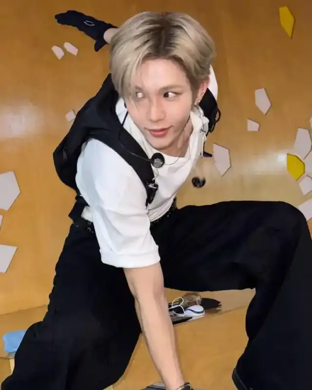 weverse_20250627200756-1_copy_768x960