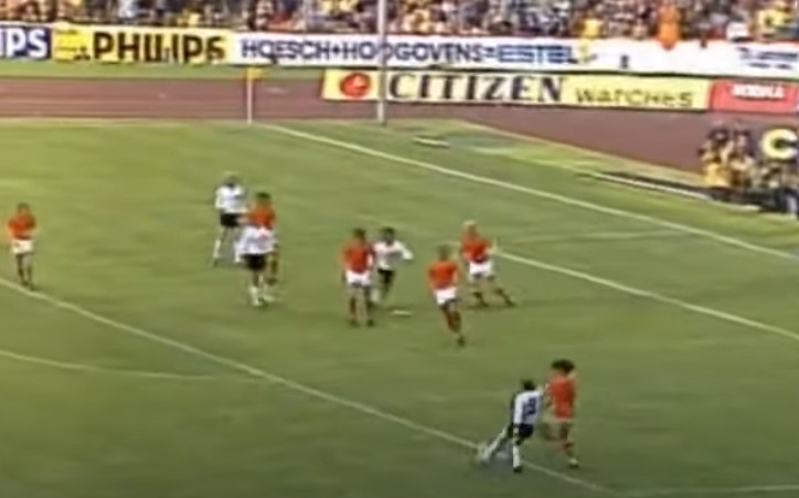 Muller-onside-2.jpg