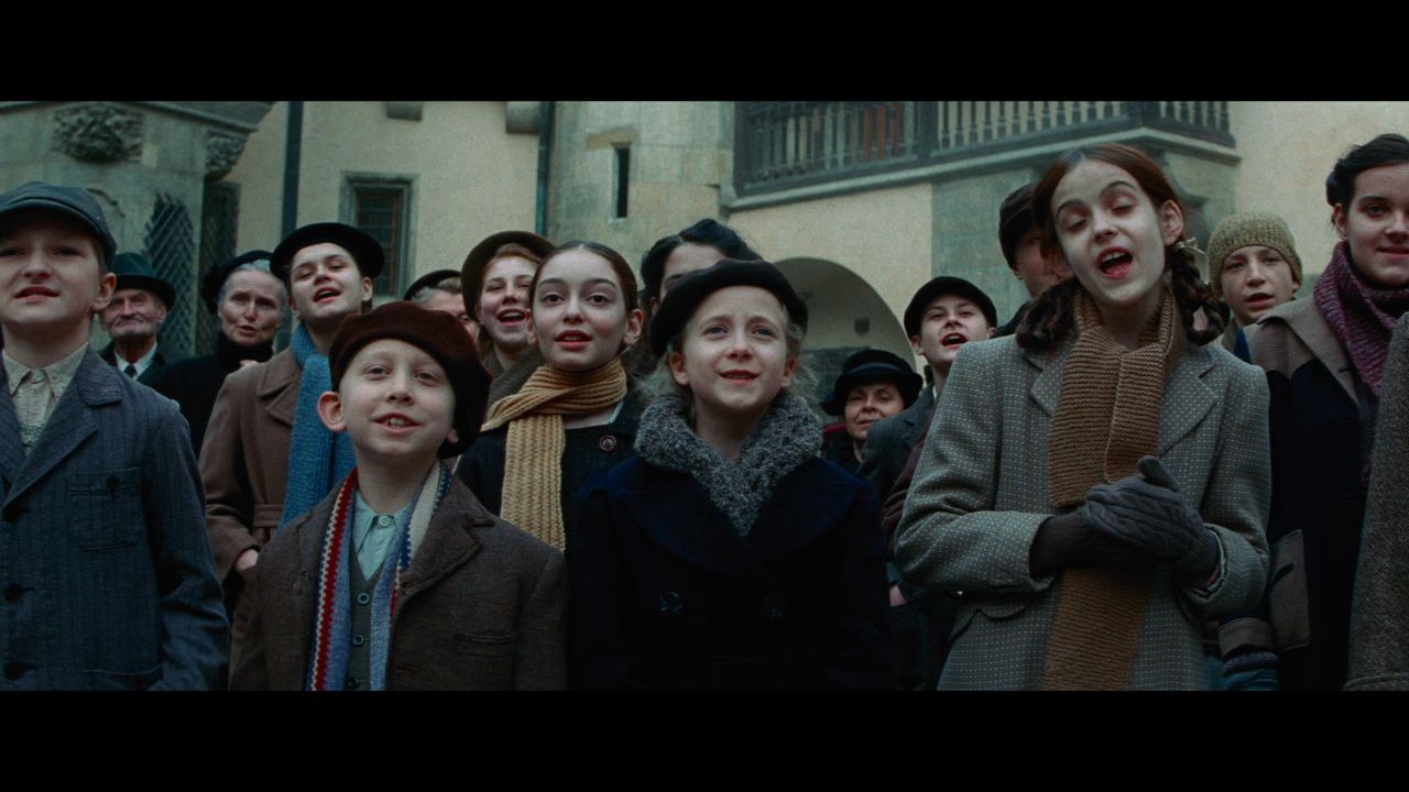 mpv-shot_White.Bird.2023.2160p.UHD.BDRemux.HDR.DV.HEVC-Нечипорук_00_22_57_0003