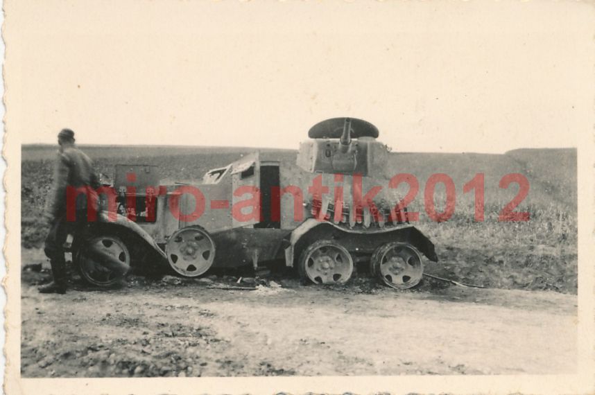 Foto, Wehrmacht, zerstörter Radpanzer der Russen