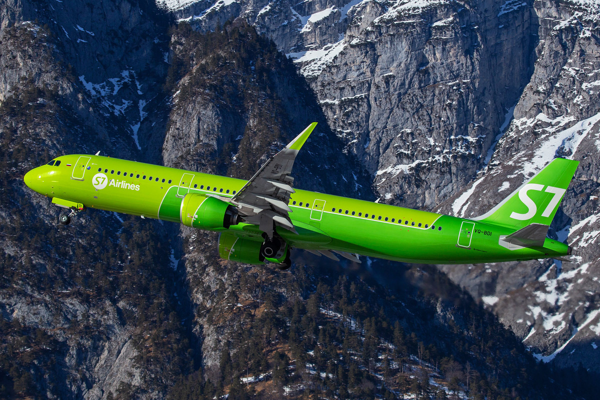 greenairplane.jpg