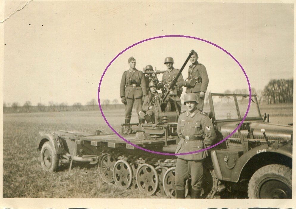 WW II Pz Spähwagen Halbkette mit Luftabwehrgesch