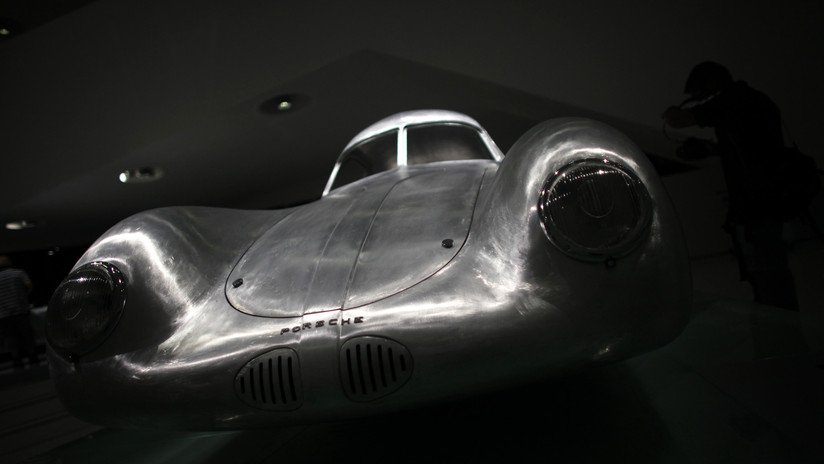 El primer modelo Porsche Type 64 en el Museo Porsche en Stuttgart-Alemania, julio de 2009. Johannes Eisele - Reuters