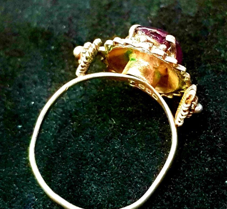 1E5183A9-A17A-4601-A4BF-0218F24DB54C