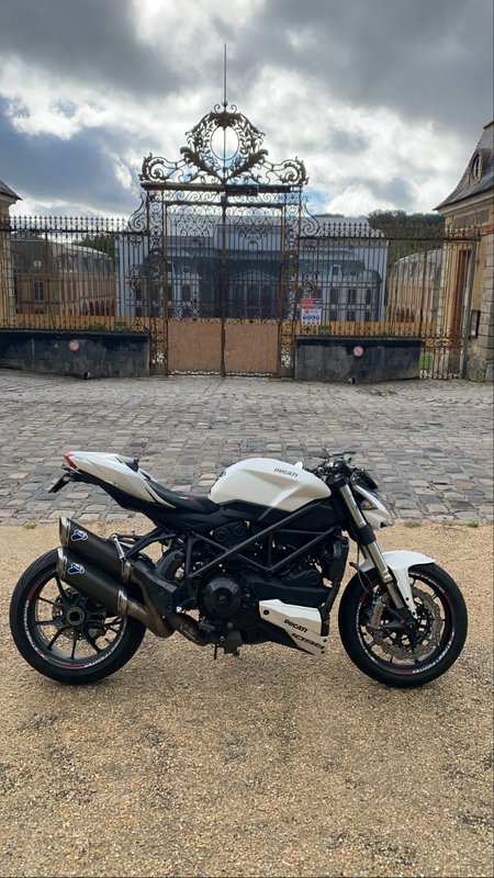 81858134-5600-42D6-BB25-F19DA7B1FCD5