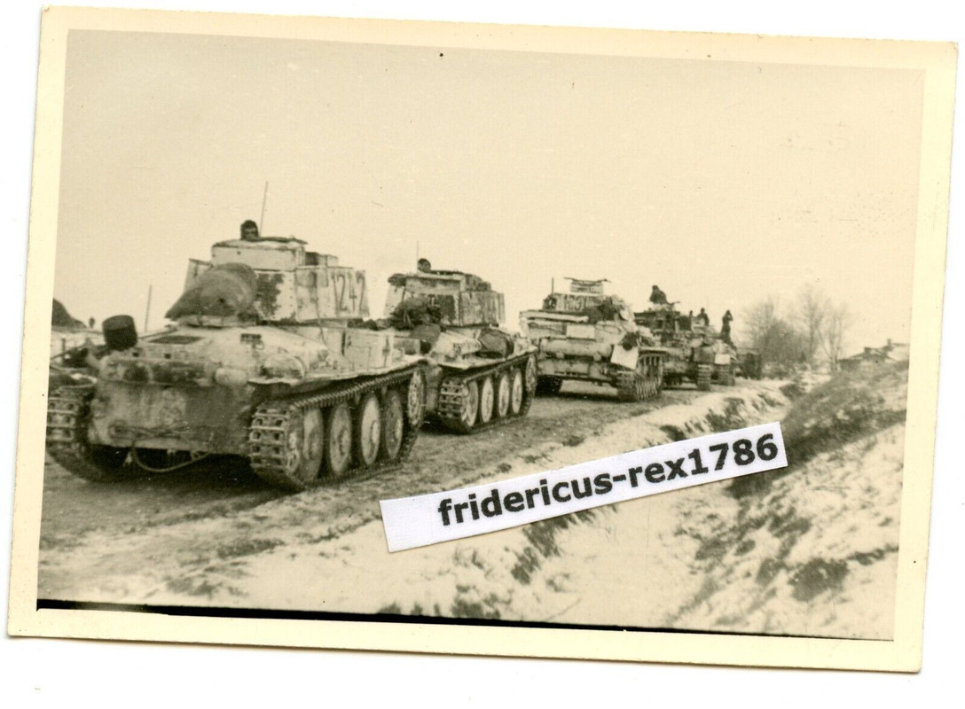 J4 Foto Ostfront Oblast Moskau Lama Übergang HKL Panzer Abt. PragaTNH PzKpfw 38t(4)