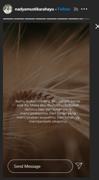 Unggahan Nadya Mustika