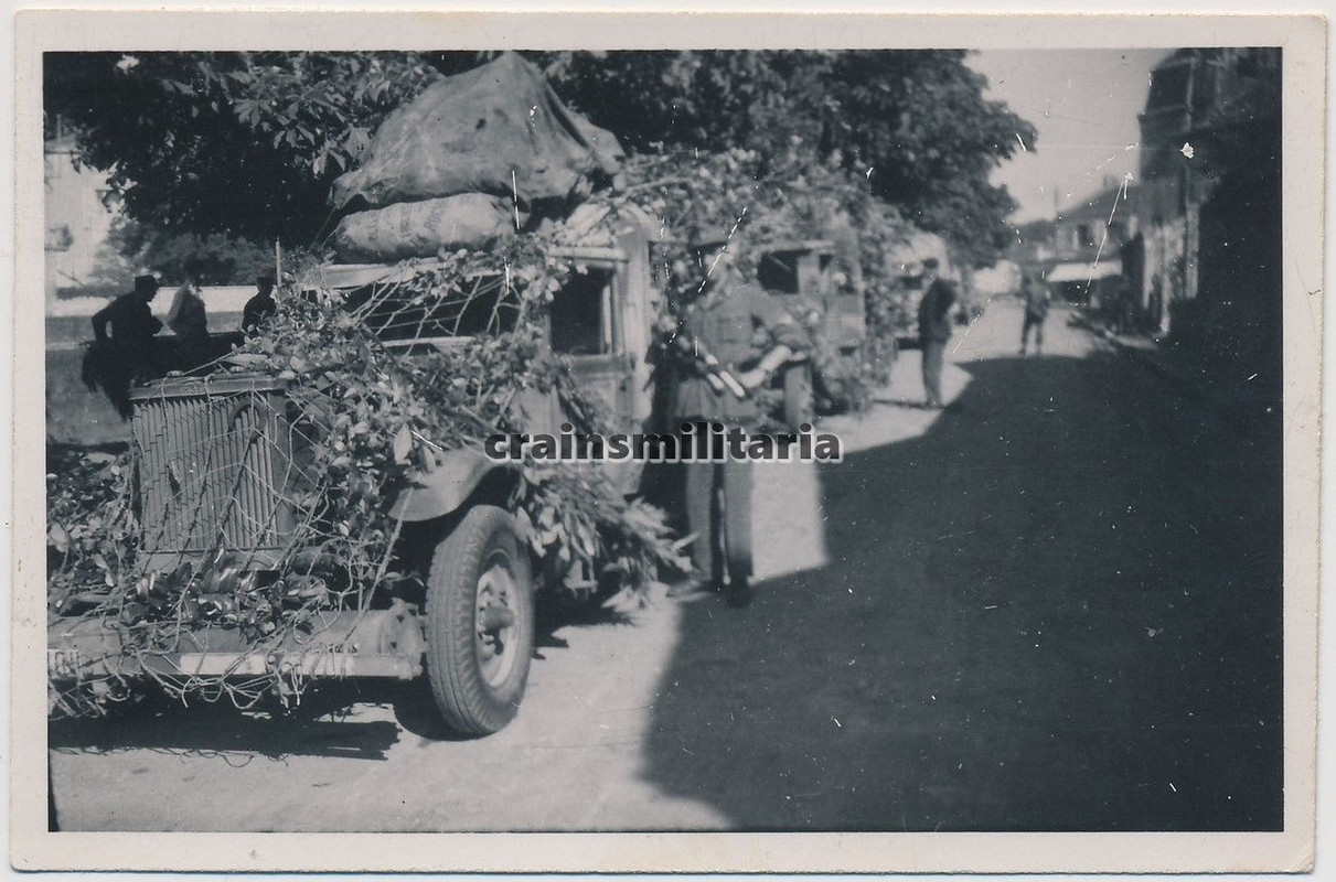 Foto Rückzug mit Holzgas Antrieb Beute Pkw in Fr