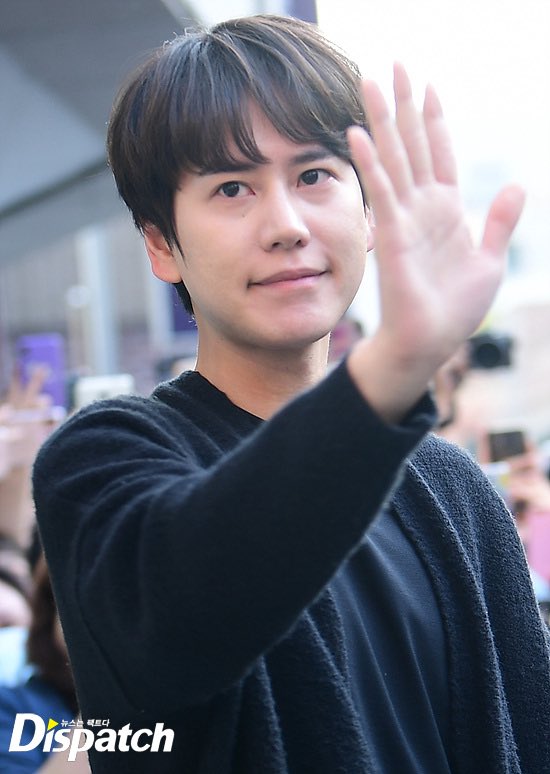 D59OWVqUUAARxjr.jpg large