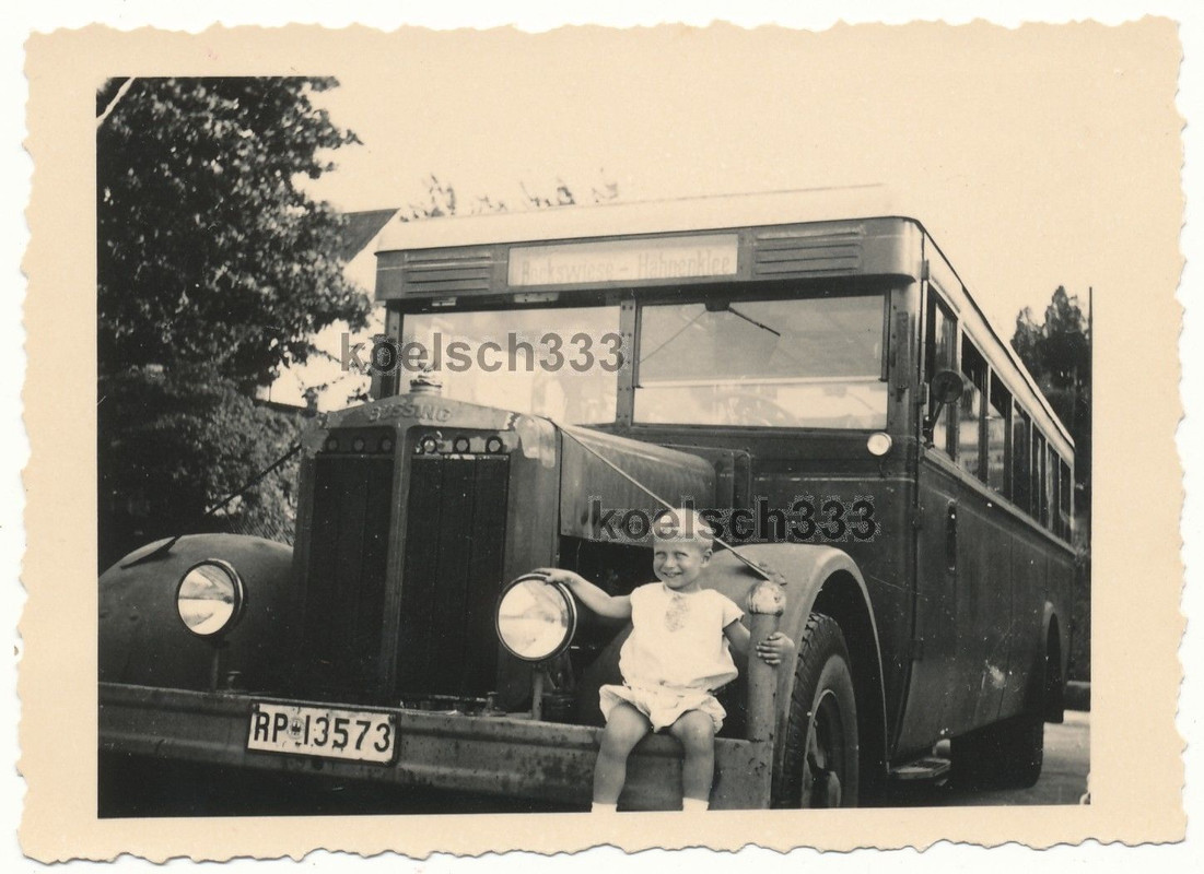 Foto Kind auf Büssing Bus Reichspost Kennzeichen