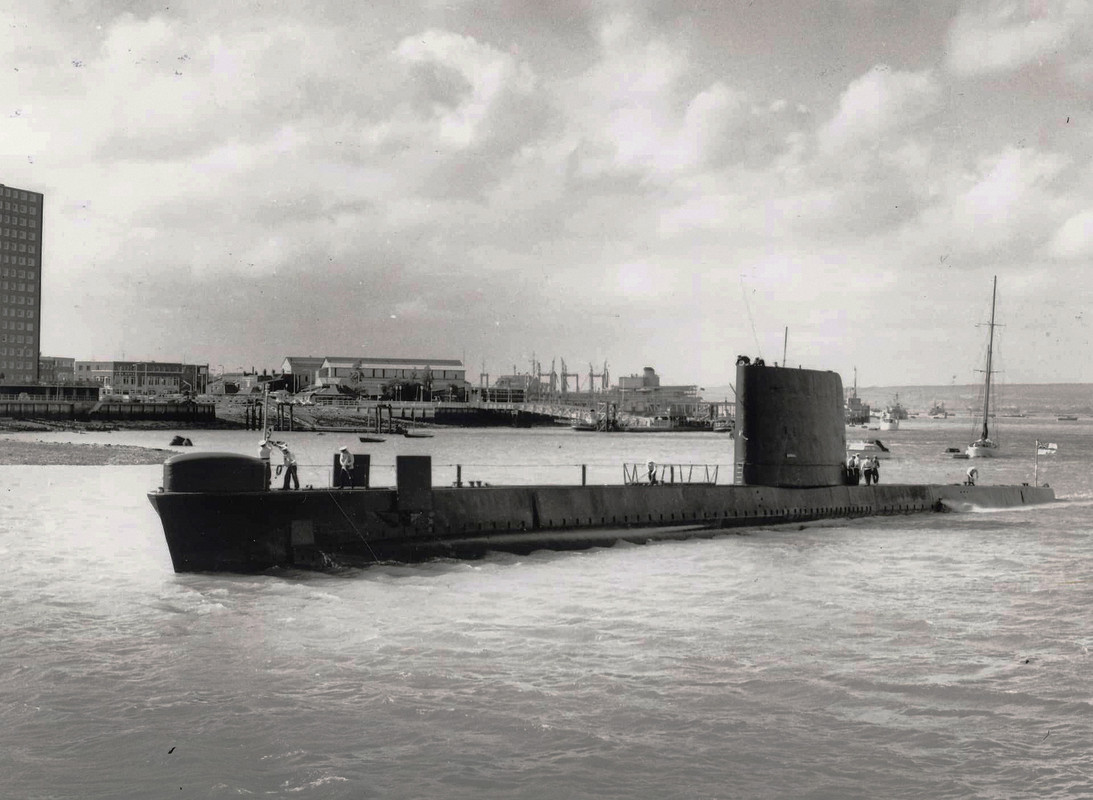 HMS Narwhal (S.03) в Хаслар-крик (Госпорт)