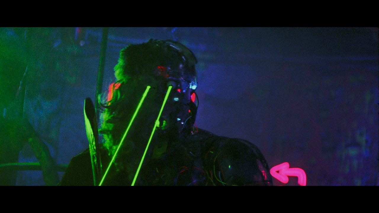 Christmas.Bloody.Christmas.2022.2160p.BDREMUX.HEVC.HDR-Нечипорук.mkv_snapshot_01.16.34.332