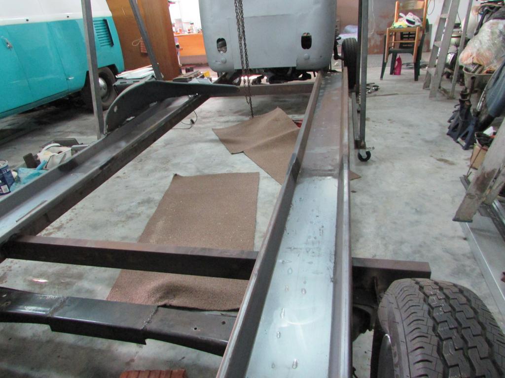 Tyre rail and engine tins (3)